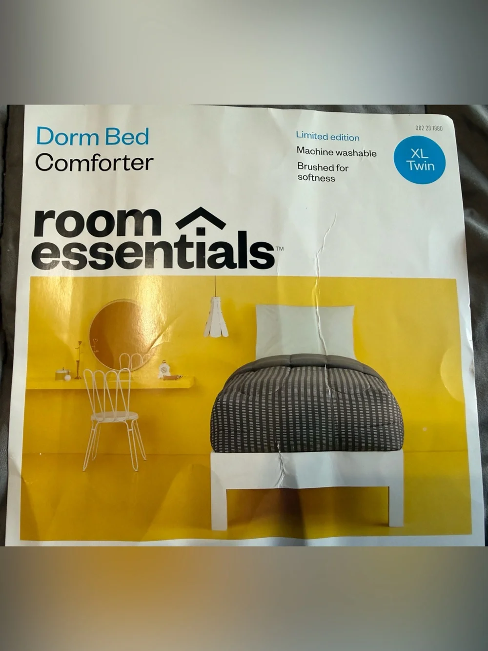 Limited Edition XLTwin Room Essentials Dorm Comforter